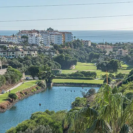 Апартаменты Miraflores Golf View Retreat *