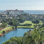 Daire Miraflores Golf View Retreat *