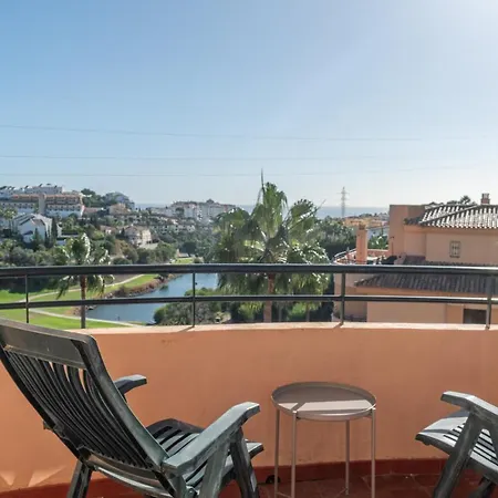 Daire Miraflores Golf View Retreat *