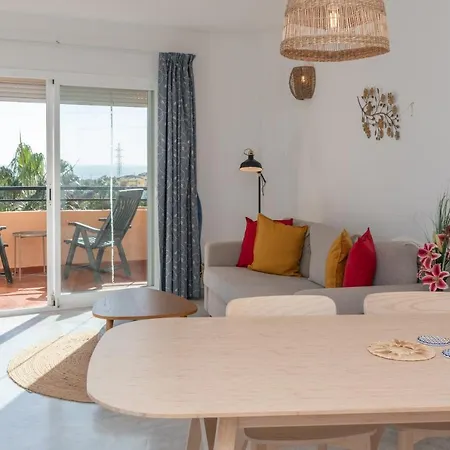 Daire Miraflores Golf View Retreat *